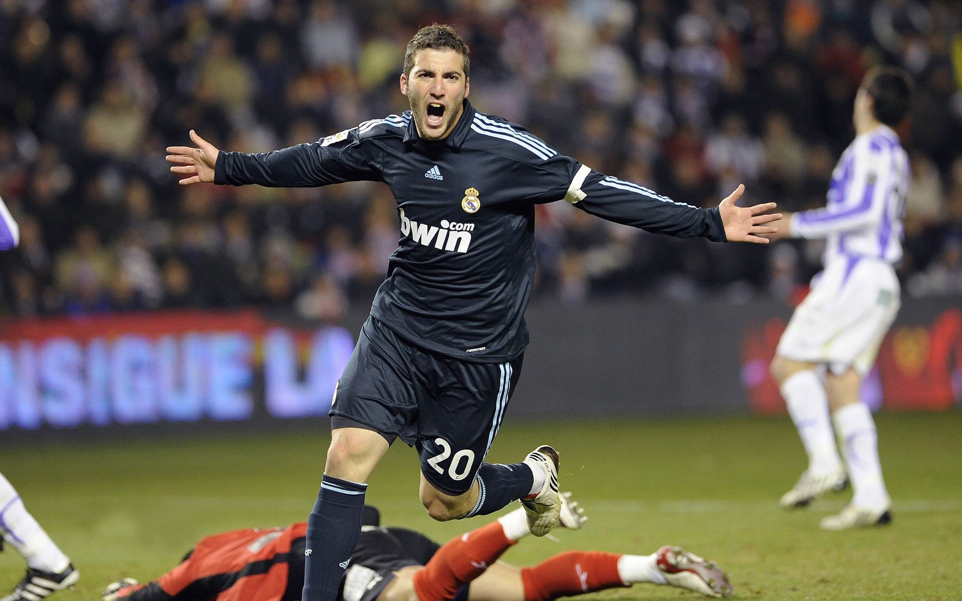 阿扎伦卡新星夺冠表现突出,巴塞罗那前途光明!上演精彩一战